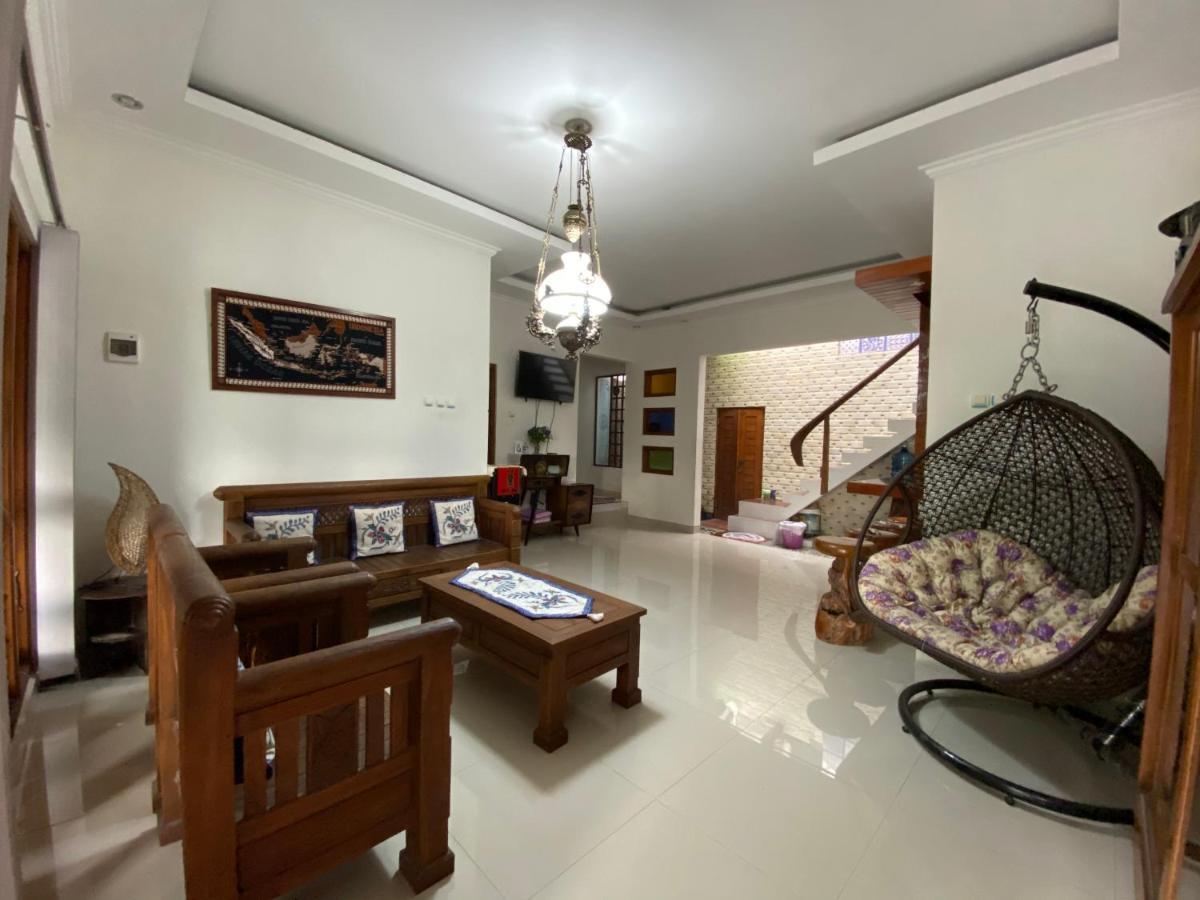 Rengganis Homestay Jogjakarta Buitenkant foto