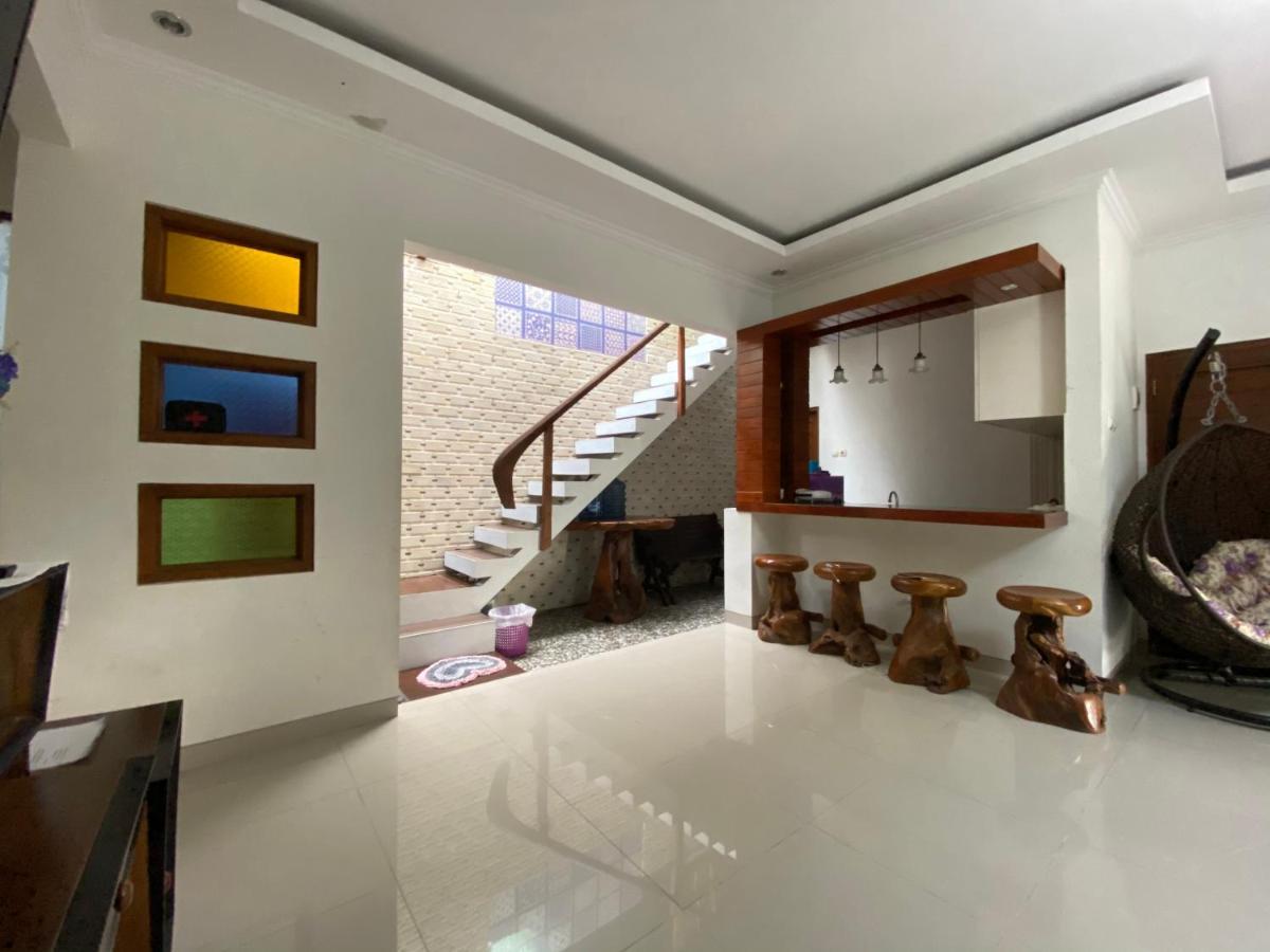 Rengganis Homestay Jogjakarta Buitenkant foto