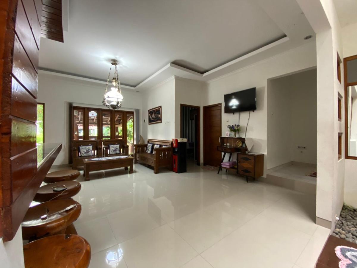 Rengganis Homestay Jogjakarta Buitenkant foto